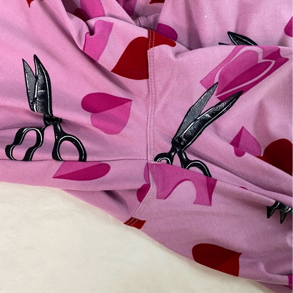 LuLaroe Leggings (T&C) NWOT 3 pr bundle pink hearts scissor red hearts fit 12-18 - Picture 5 of 16